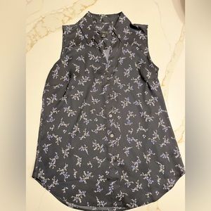 NWOT Ann Taylor sleeveless navy floral blouse - XSP - XS petite